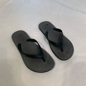 Women’s Nike flip flops
